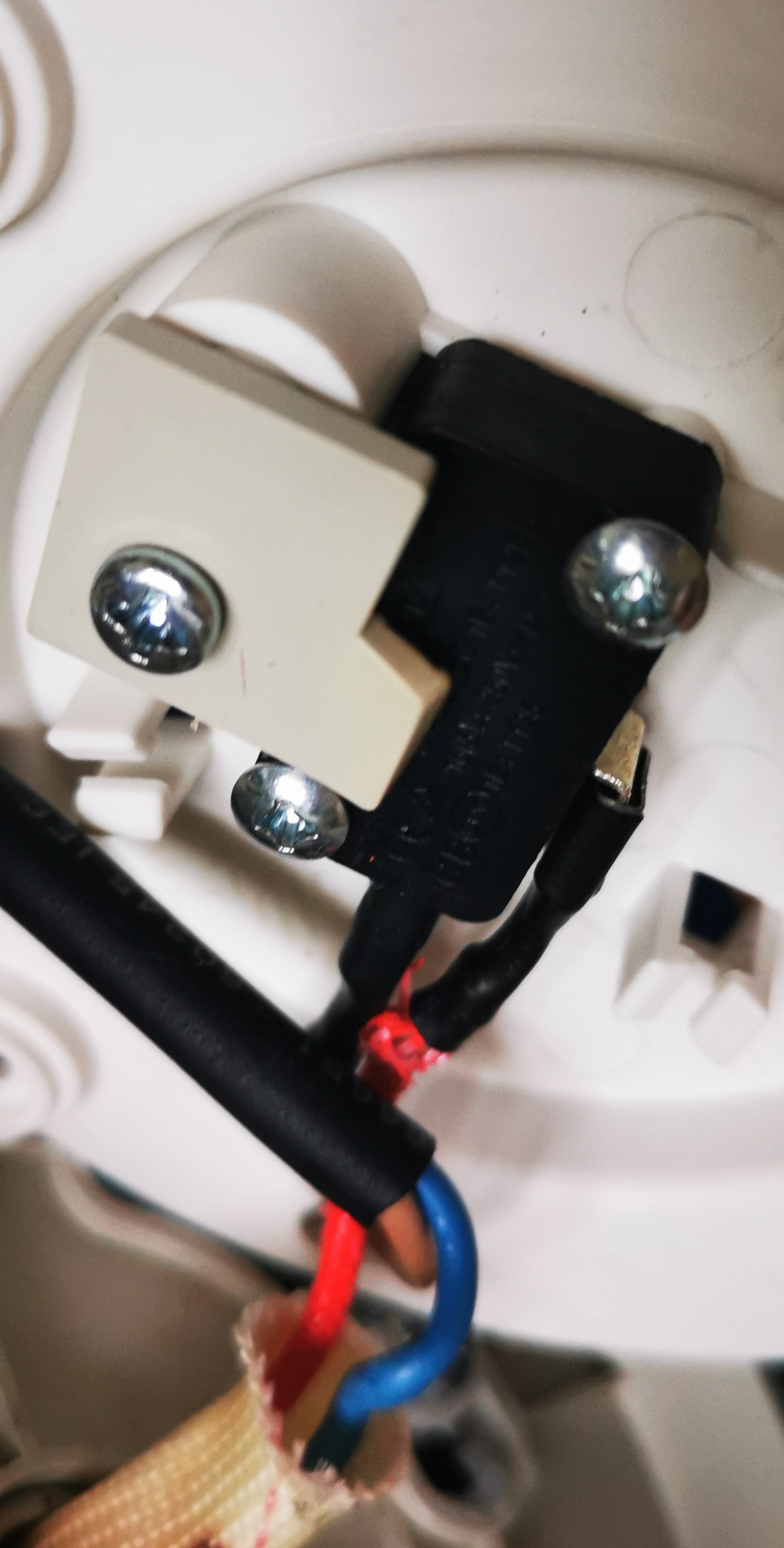 新开关装回支架后的状态